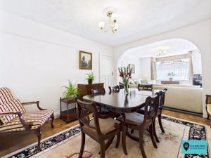 Living/Diner- click for photo gallery